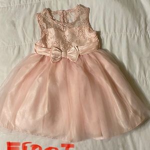 Nannette kids,Sleeveless Dress for kids Size: 2T peach color.